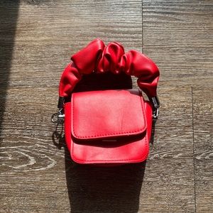Mini red accent bag.